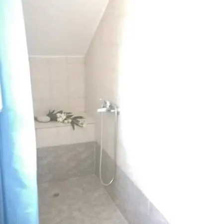 Theony Studio Apartment